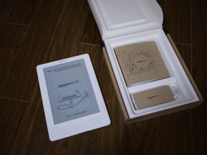 本体をどけると…